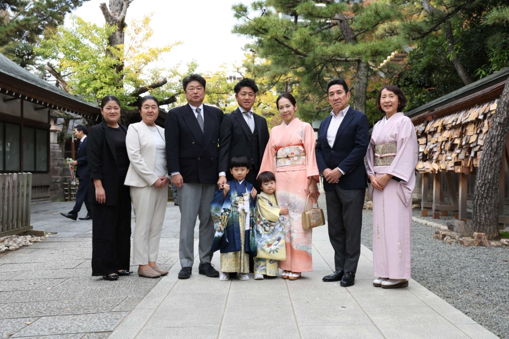 船橋大神宮で撮影したご家族とご親族9名の七五三集合写真