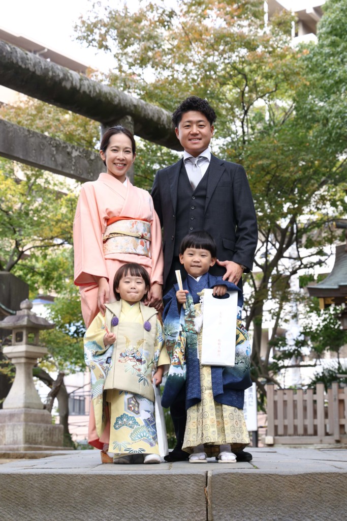 船橋大神宮で撮影した家族4人の七五三ポートレート