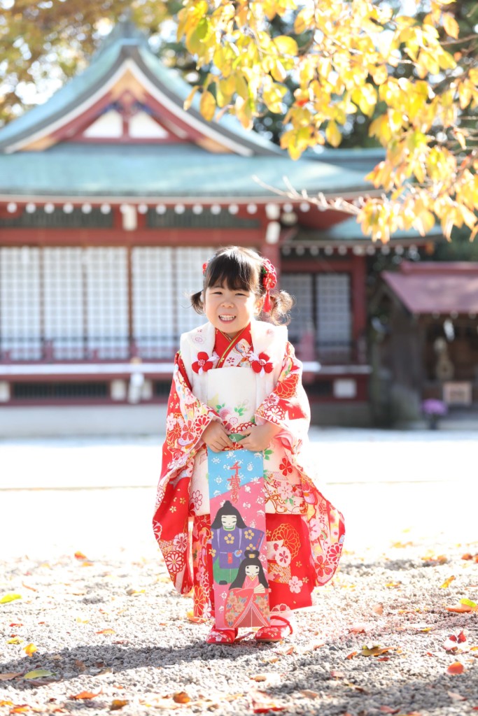 立川諏訪神社で撮影した3歳のお嬢さんの七五三の一人写真